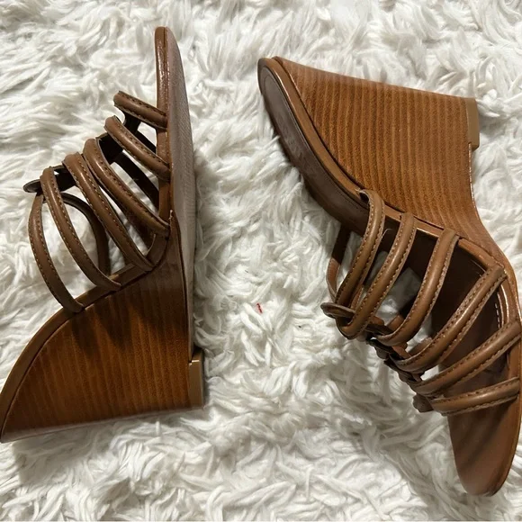 SCHUTZ Tan Strappy Heels - Picture 4 of 7